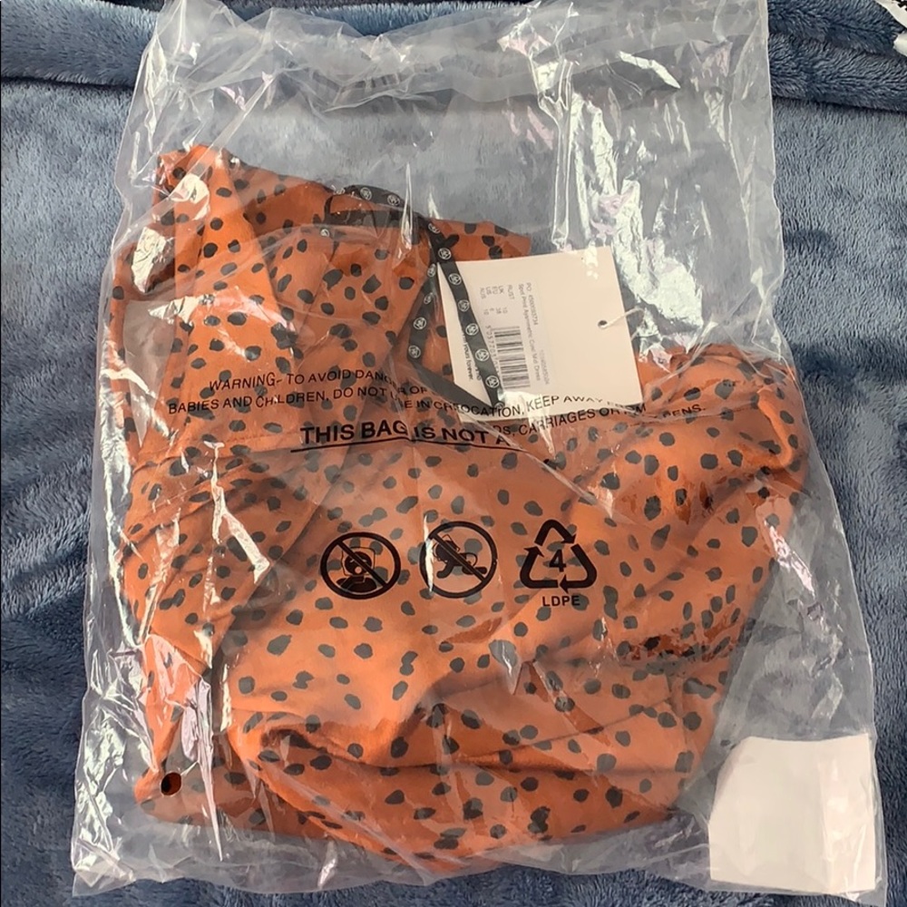 COWL NECK LEOPARD DRESS - Picture 4 of 11